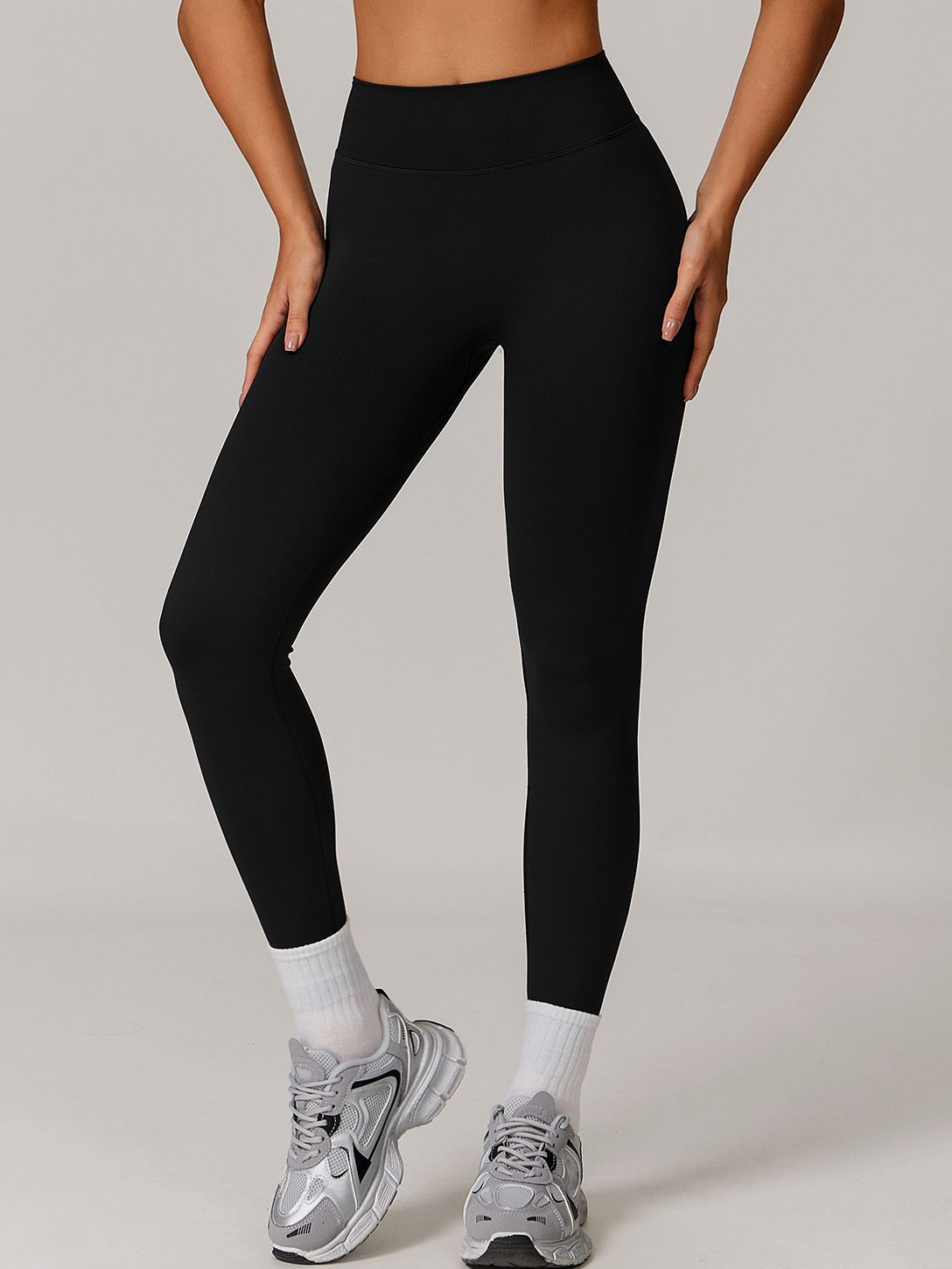 Seamless Solid Color Elastic Tight Push Up Design Leggings