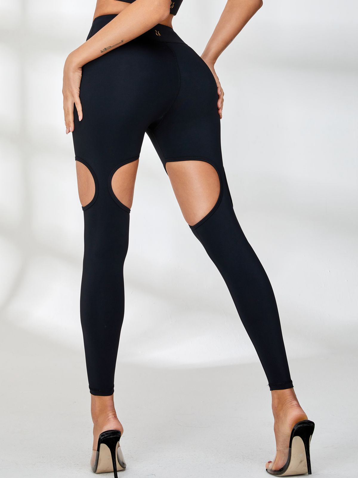 Einzigartige High-Rise Leggings mit Cut-outs