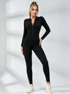 Rückenfreier Jumpsuit mit Reißverschluss und gerafftem Po