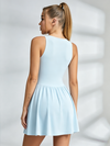 Elegantes V-Ausschnitt Tennis-Kleid mit integrierten Shorts & Seitentasche