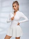 Langärmeliges Tennis-Plisseekleid mit halbem Reißverschluss und integriertem Body
