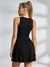 Elegantes V-Ausschnitt Tennis-Kleid mit integrierten Shorts & Seitentasche