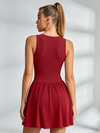 Elegantes V-Ausschnitt Tennis-Kleid mit integrierten Shorts & Seitentasche