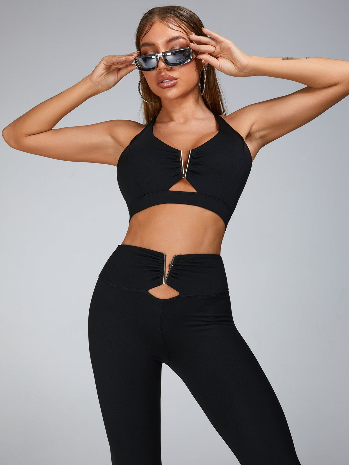 حمالة صدر رياضية معدنية بفتحة على شكل حرف V للنساء من ZASUWA