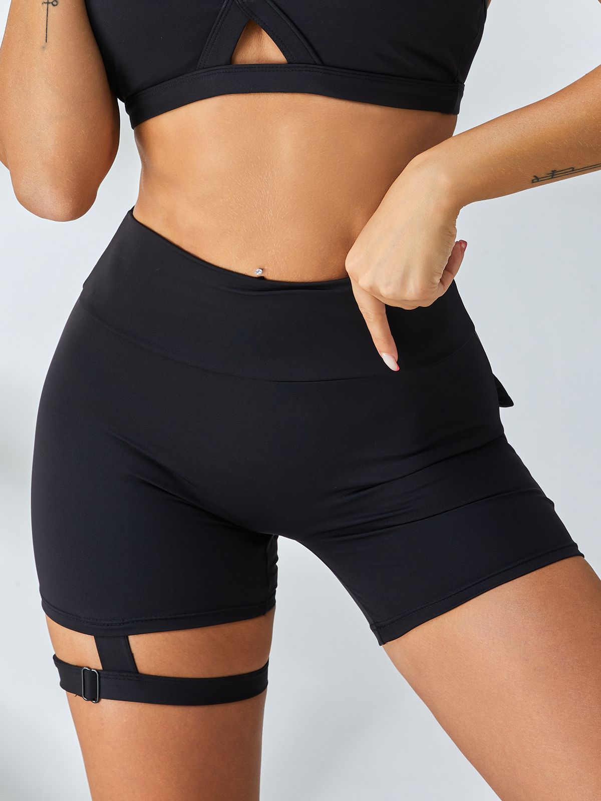 Unique Cut Out Pocket Mesh Scrunch Bum Spandex Gym Booty Shorts