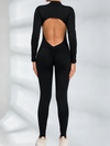 Rückenfreier Jumpsuit mit Reißverschluss und gerafftem Po
