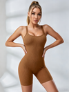 Nahtloser Playsuit mit überkreuztem Rückenausschnitt und Scrunch-Po-Effekt