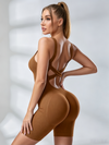 Nahtloser Playsuit mit überkreuztem Rückenausschnitt und Scrunch-Po-Effekt