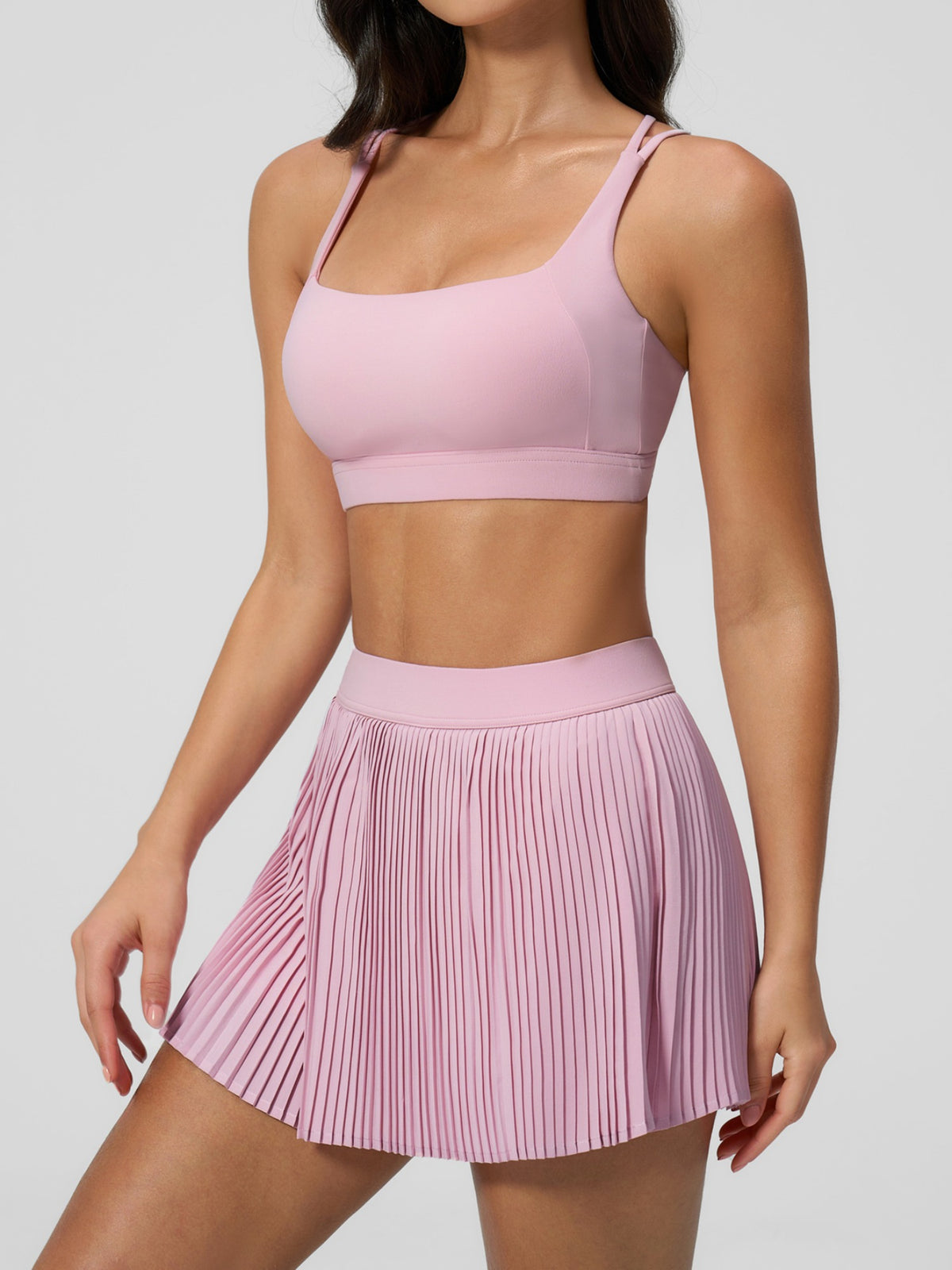 Tenniskleid mit überkreuzten Trägern und Faltenrock