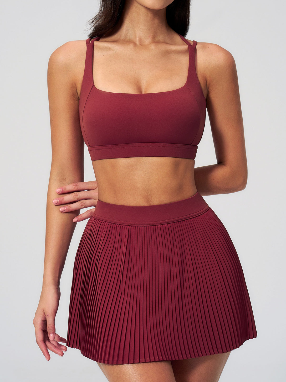 Tenniskleid mit überkreuzten Trägern und Faltenrock
