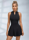 Langärmeliges Tennis-Plisseekleid mit halbem Reißverschluss und integriertem Body