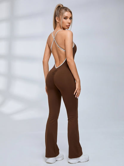 Jumpsuit mit überkreuzten Rückenbändern und ausgestelltem Bein