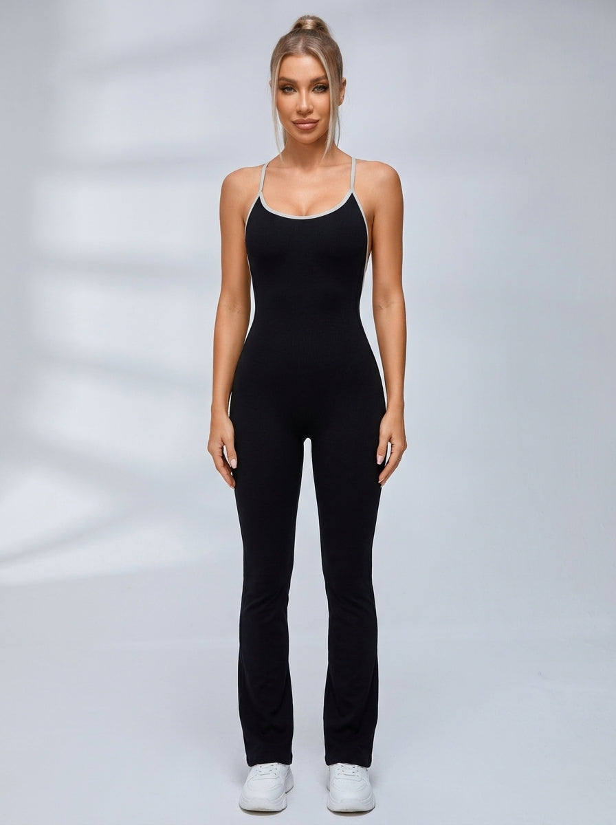 Jumpsuit mit überkreuzten Rückenbändern und ausgestelltem Bein