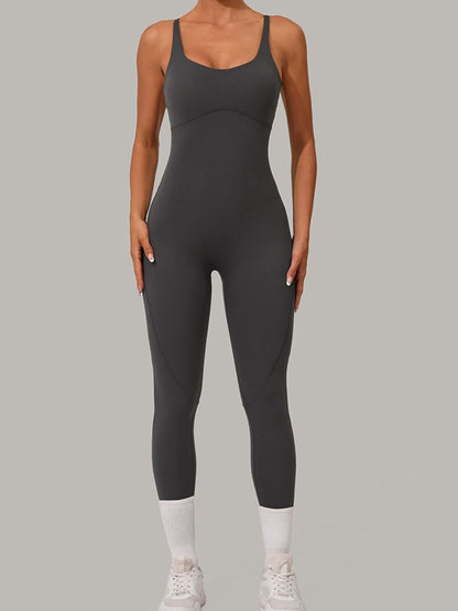 Sexy Jumpsuit mit überkreuztem Rückenausschnitt und Push-Up-Effekt