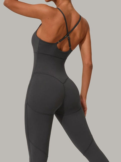 Sexy Jumpsuit mit überkreuztem Rückenausschnitt und Push-Up-Effekt