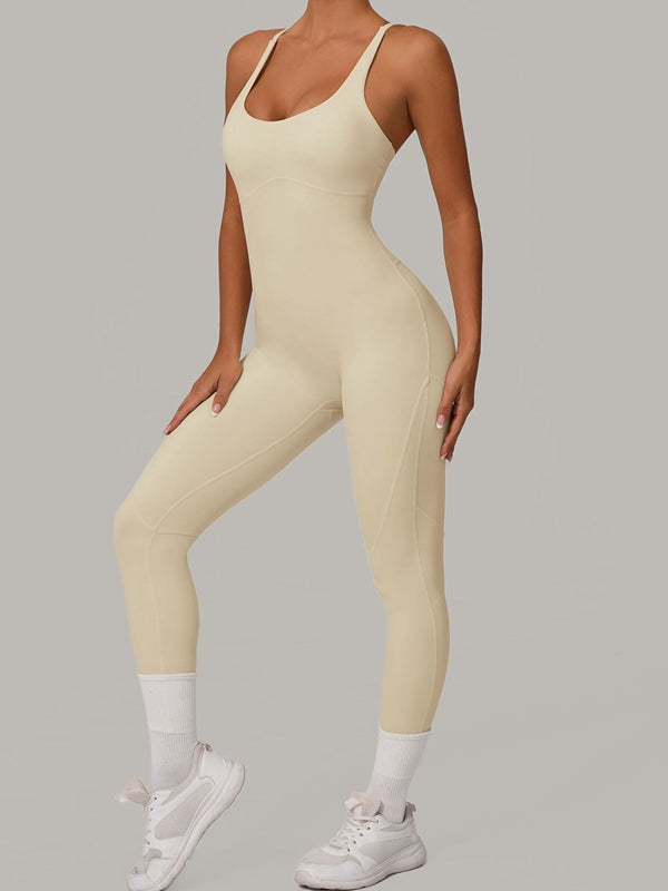 Sexy Jumpsuit mit überkreuztem Rückenausschnitt und Push-Up-Effekt