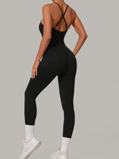 Sexy Jumpsuit mit überkreuztem Rückenausschnitt und Push-Up-Effekt