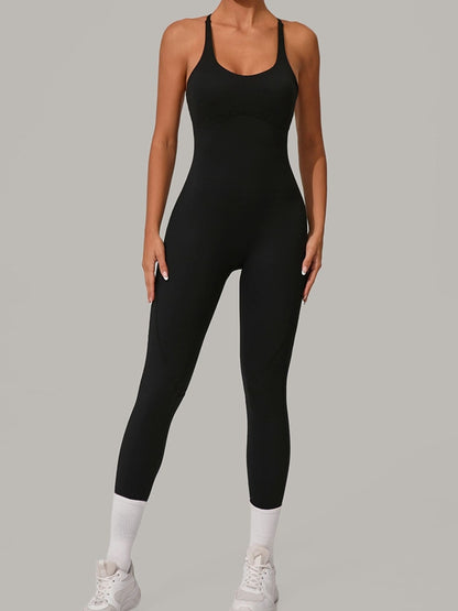 Sexy Jumpsuit mit überkreuztem Rückenausschnitt und Push-Up-Effekt